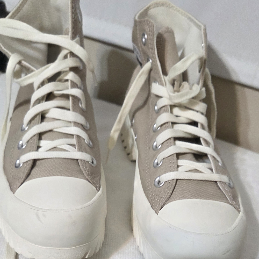 Converse Chuck Taylor All Star Lugged 2.0 ShoesBeige Tan A05098C 
SIZE:  M10.5/W - Picture 2 of 7